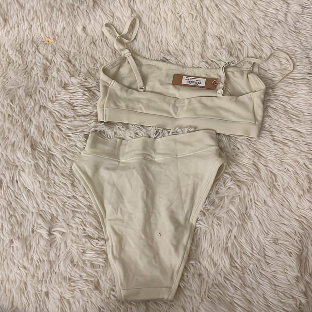SKIMS sheer Scoop Neck Bralette and bottom set - Picture 8 of 9